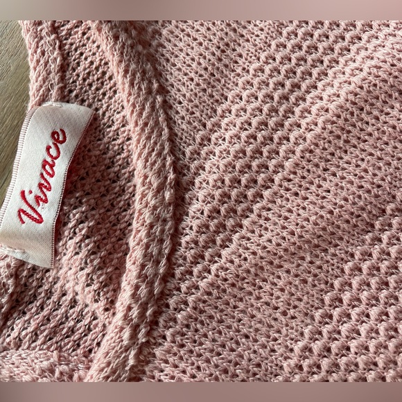 Lightweight shirt with detachable necklace - Picture 5 of 6